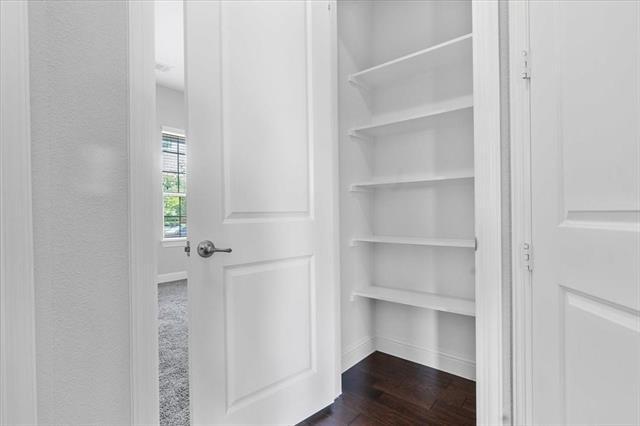 Building Photo - 698 Pendle Forest Dr