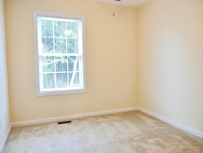 Building Photo - 747 Old Graves Mill Rd