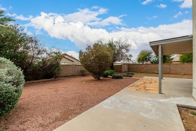 Building Photo - 3 Bedroom / 2.5 bath CORNER Lot in Ahwatukee