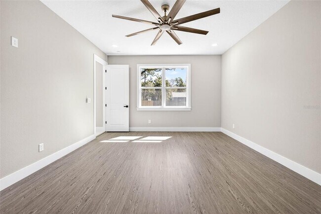 Building Photo - 284 Roosevelt Ave