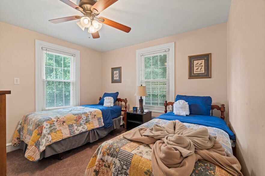 Building Photo - 42 Old Lancaster Rd