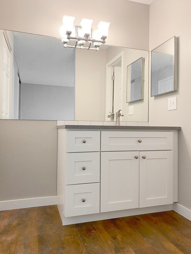 Building Photo - 2225 S Jasmine St