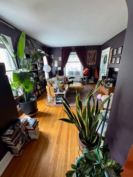 Building Photo - 609 East Walnut Street