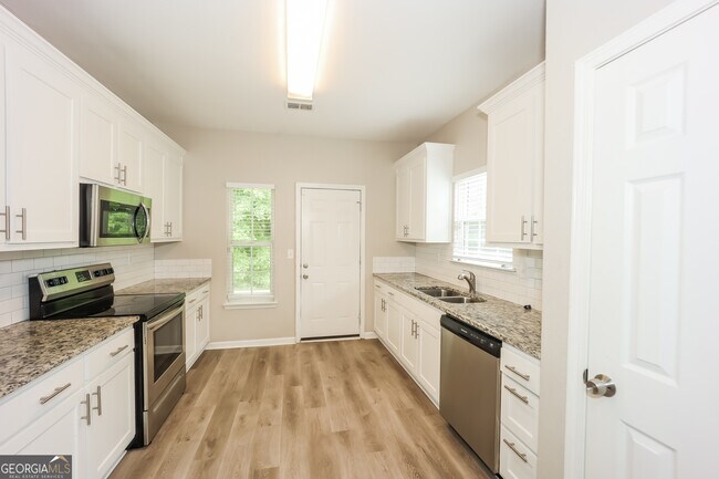 Building Photo - 5517 Jerome Rd