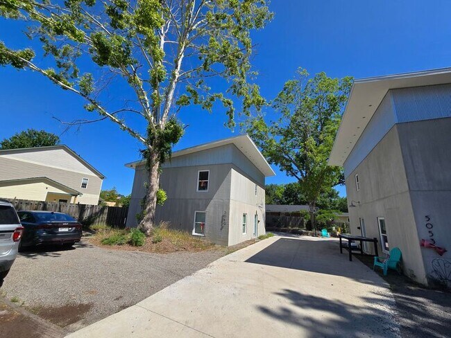 Primary Photo - 5049 Park Ave S