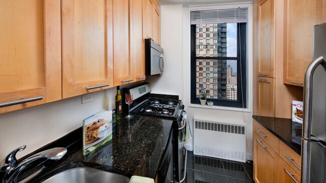 Building Photo - 303 E 83rd St