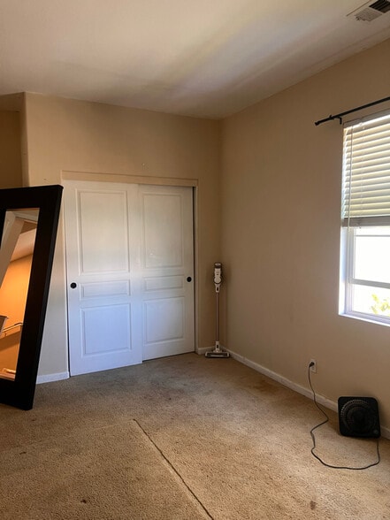 Building Photo - 10416 Via Cara