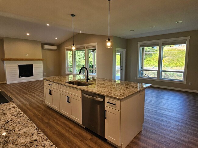 Building Photo - MOVE IN SPECIAL! Newly Built Home in Birch...