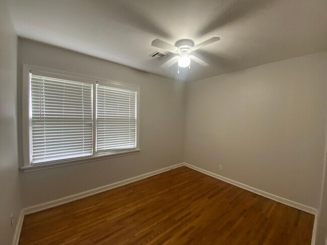 Building Photo - Charming Brookside Bungalow on large corne...