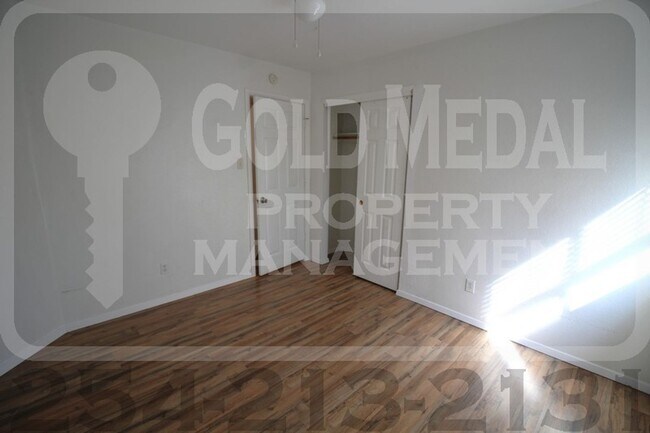 Building Photo - Beautiful 3-bed, 2-bath home now available...