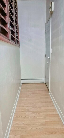 Entry Hallway - 415 Avenue E