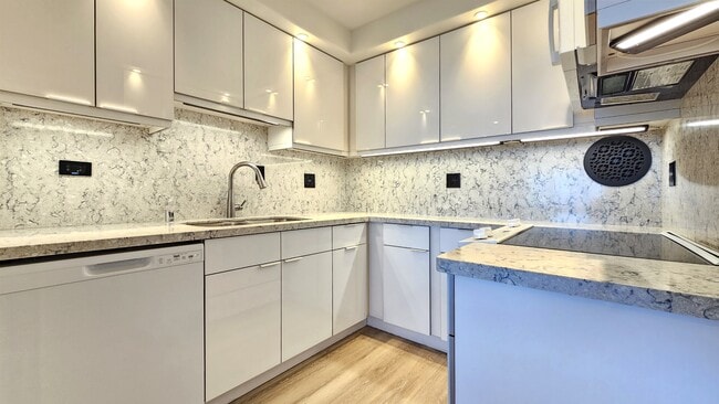 Building Photo - 1676 Ala Moana Blvd