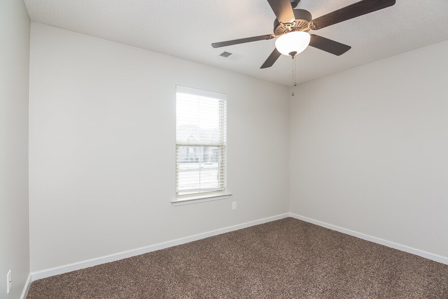 Building Photo - 9426 Darren Cir S