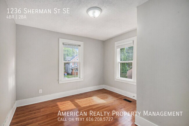 Building Photo - 1236 Sherman St SE