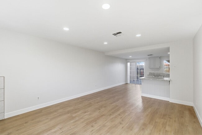 Building Photo - Renovated 3-Bedroom Home with 2-Car Garage in Quailwood