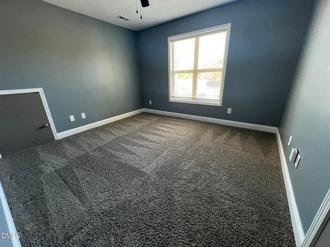 Building Photo - 19 Eaton Dr