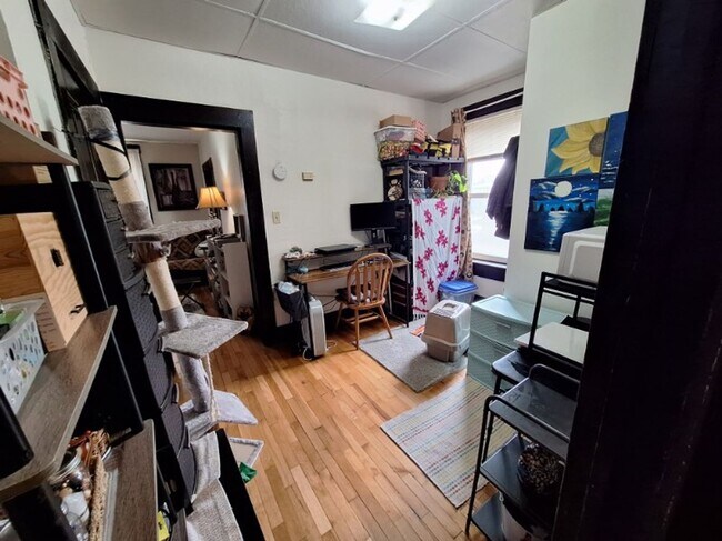 Building Photo - Cute 1 Bedroom 1 Bath Apartment On The Nor...