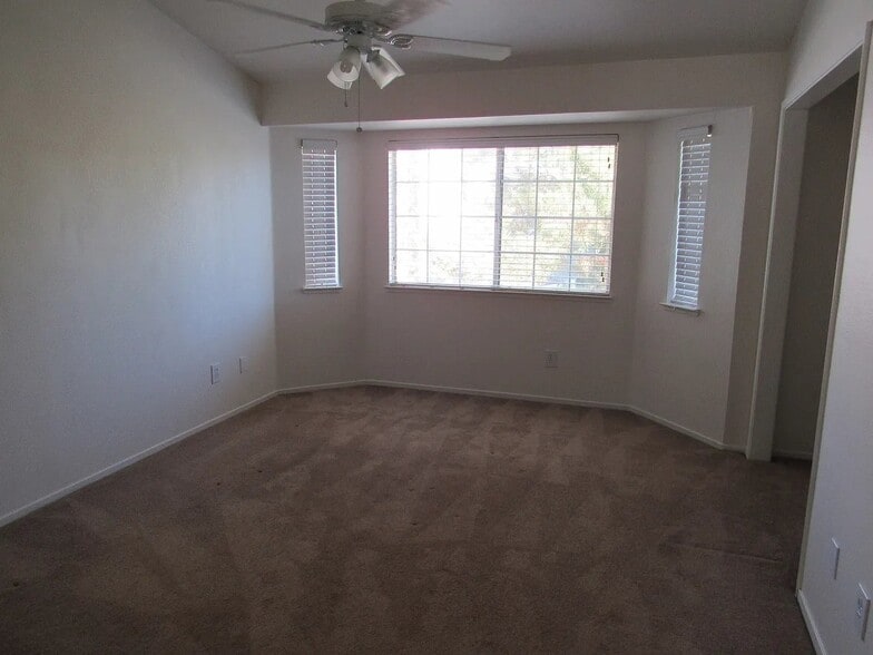 Building Photo - 2600 Brookside Dr