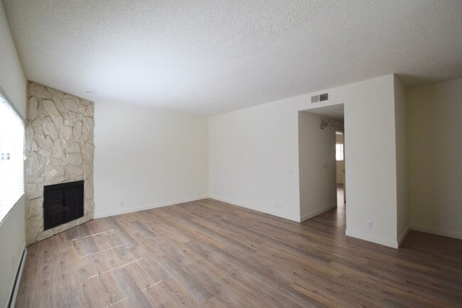 Building Photo - 11315 Moorpark St