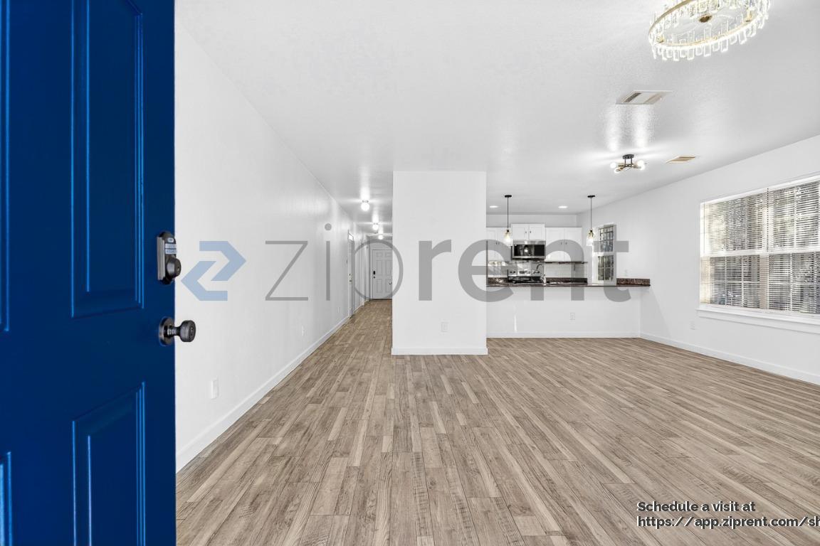 Building Photo - 3226 Navaro St