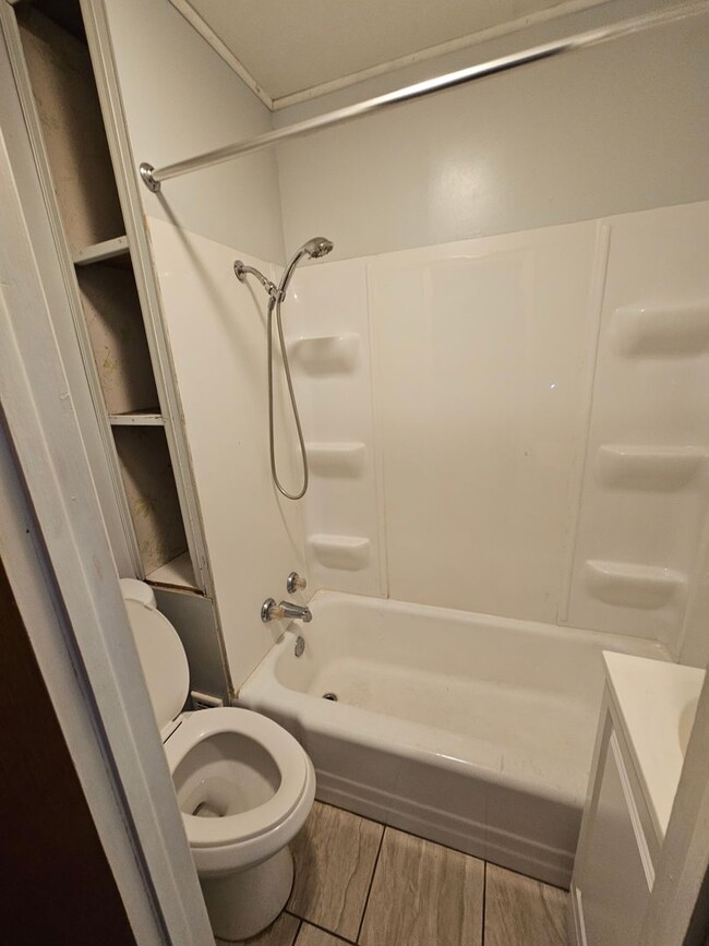 Building Photo - Cute 2bed 1 bath