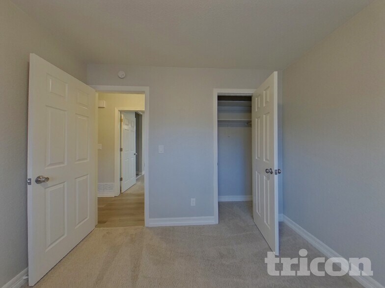 Building Photo - 19595 E Amherst Dr