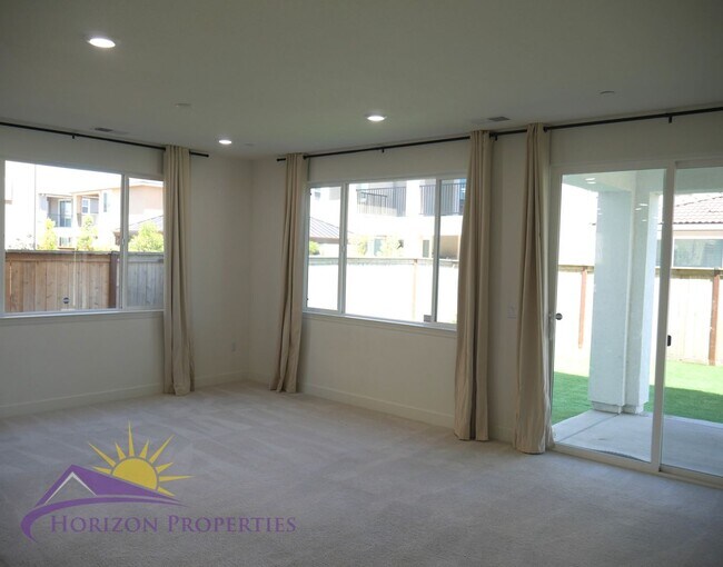 Building Photo - Modern Two-story 4 Bed 3.5 Bath 2,786 sqft...