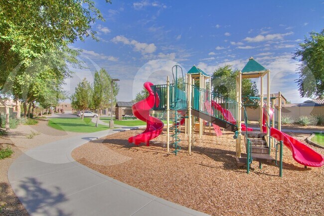 Building Photo - 730 N Robins Way