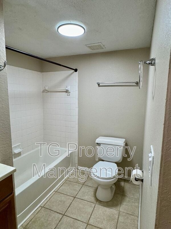 Building Photo - 11 Arbor Club Dr