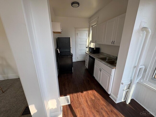 Building Photo - 2218 Highland Ave