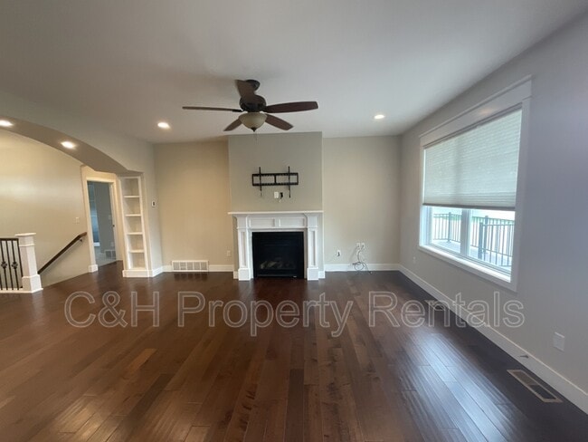 Building Photo - 5506 Sunny Cv
