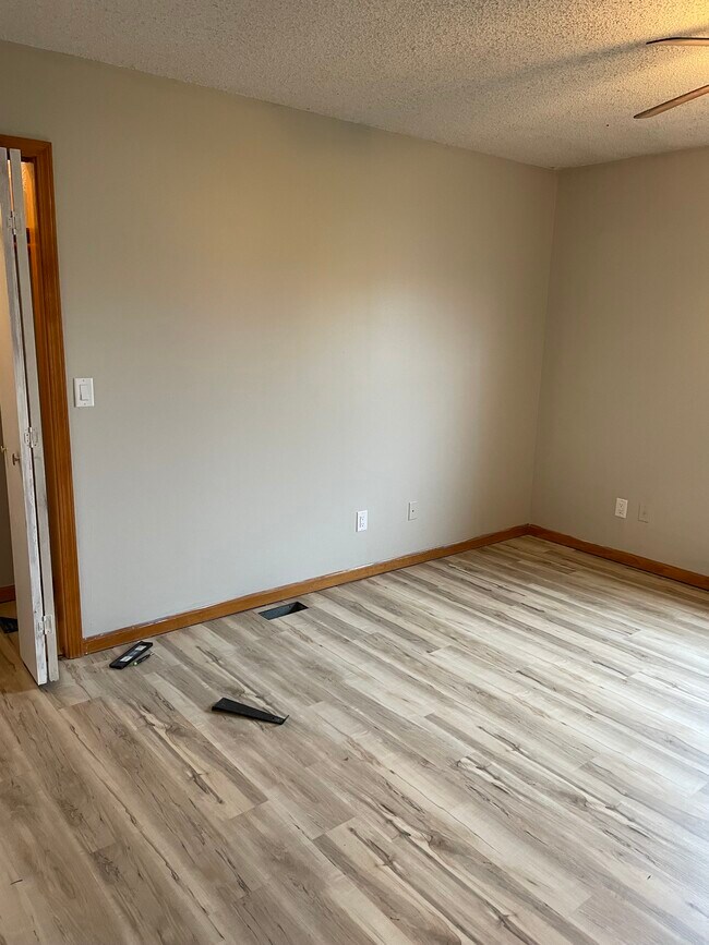 Building Photo - 1121 Dean Dr
