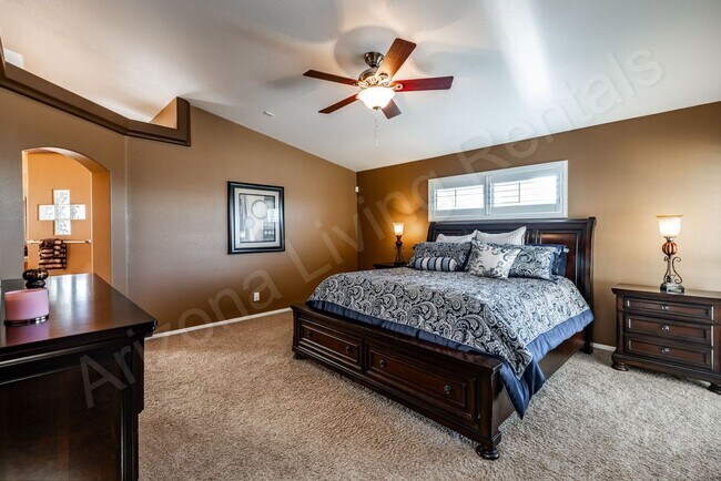 Building Photo - FURNISHED POOL HOME
