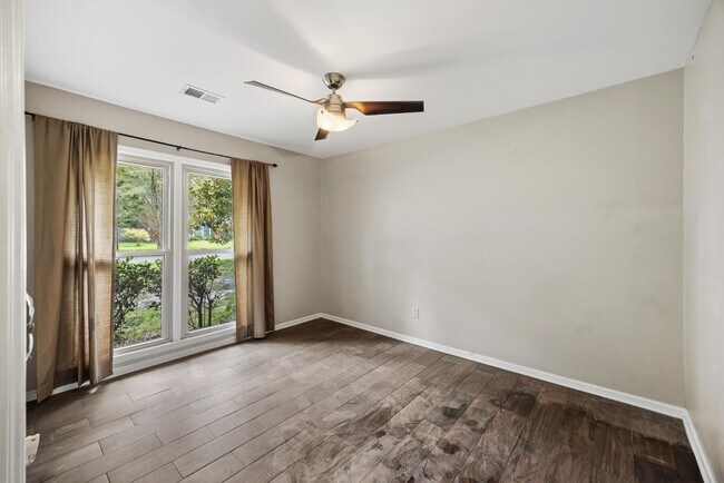 Building Photo - 8219 N Ridgebrook Dr