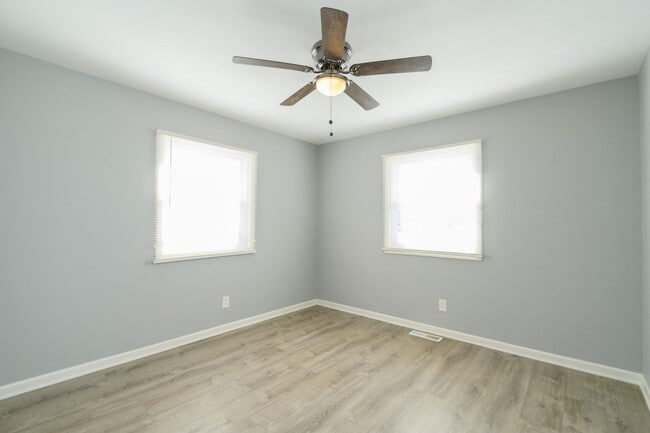 Building Photo - 5266-68 Plaza Ave