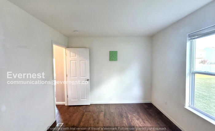 Building Photo - 5300 Folsom Dr