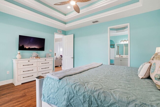 Building Photo - 3011 Pine Tree Dr