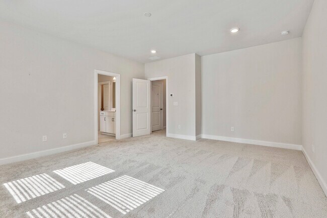 Building Photo - 335 Caledonia Ct