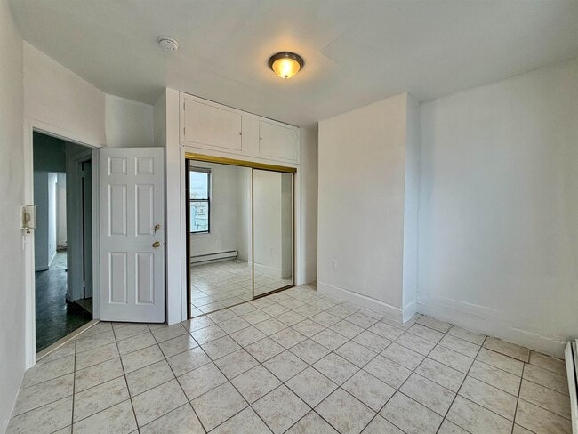 Building Photo - 94 Ferry St