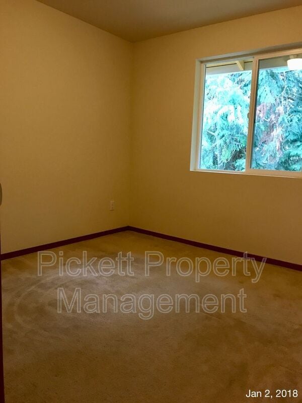 Building Photo - 6710 Takota Pl NE