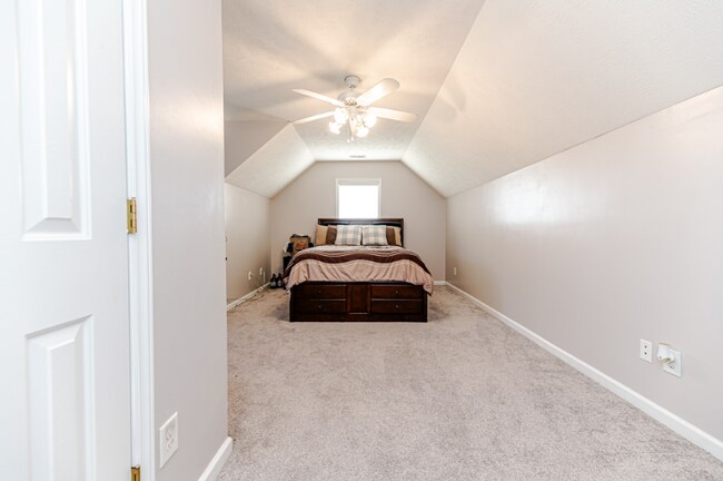 Building Photo - 174 Falling Leaf Dr