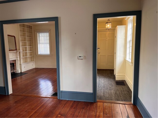 Building Photo - 410 N Main St