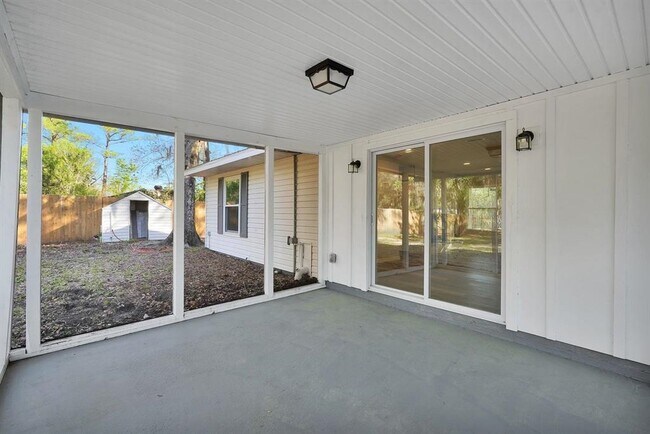 Building Photo - 855 S Holmes Blvd