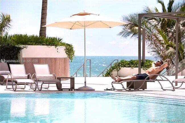 Building Photo - 18975 Collins Ave