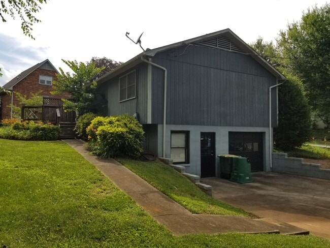 Building Photo - 740 Big Tree Dr