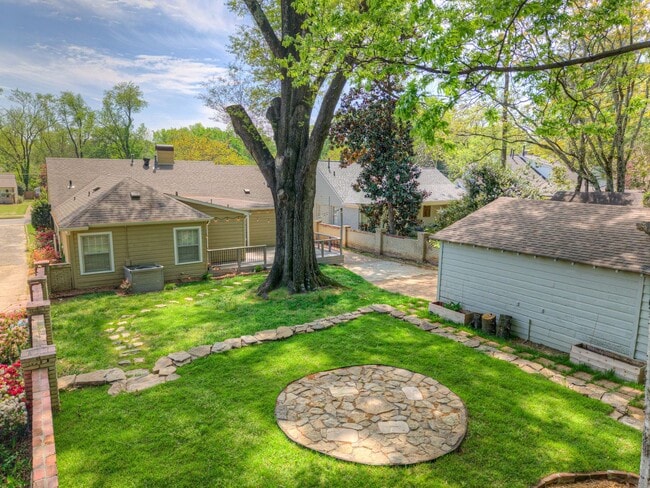 Building Photo - Beautiful 3 bed/3 full baths PLUS flex spa...
