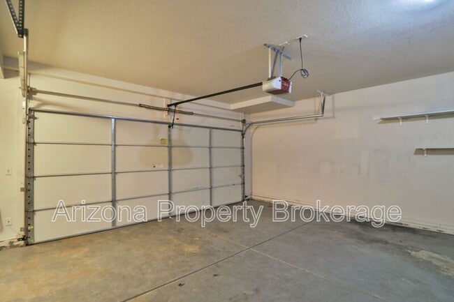 Building Photo - 1330 S Red Rock St