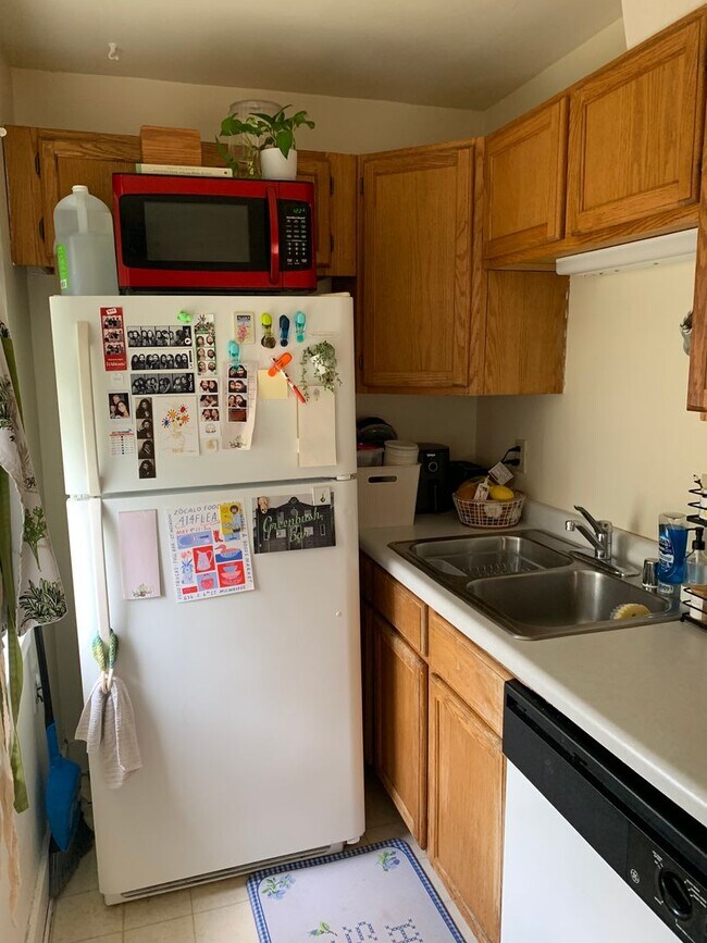 Building Photo - 418 S Orchard St