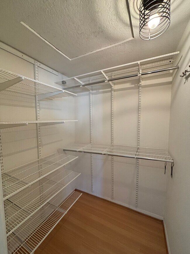 Building Photo - This stunning One-Bedroom One-Bathroom Condo in Laguna Niguel