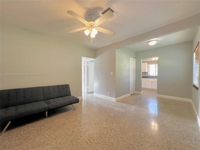 Building Photo - 11121 NE 9th Ct